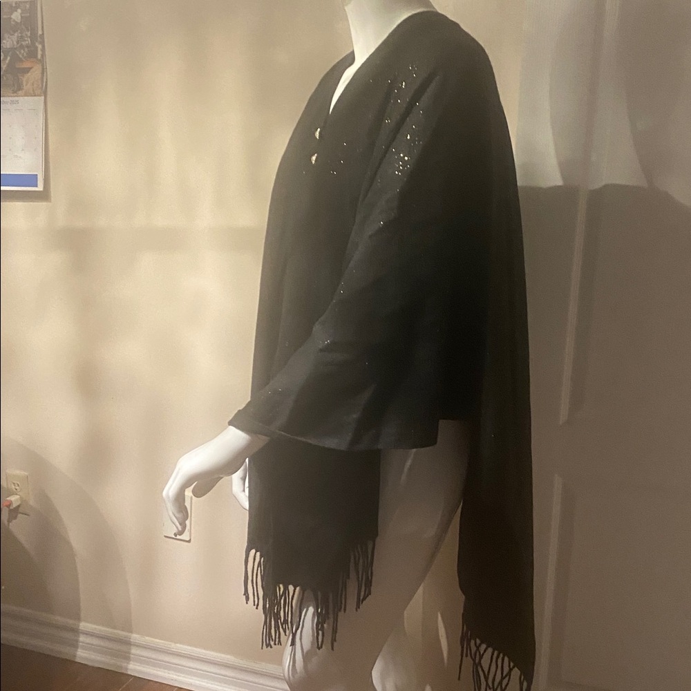 Sparkling shawl by Jessica McClintock one size fits all - Picture 5 of 10
